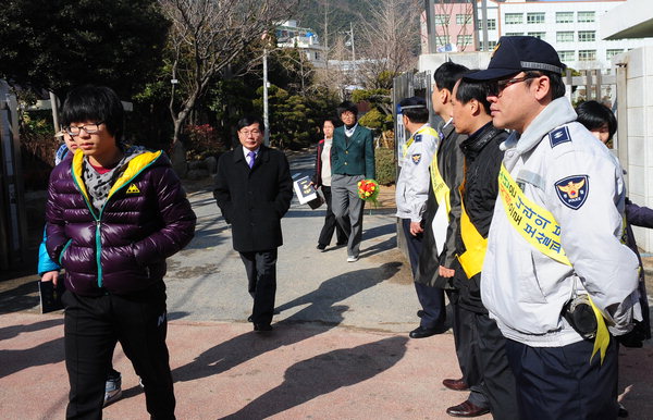 중학교 졸업 알몸 일베