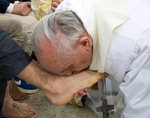 세족례에 여성이…파격 행보 보이는 새 교황
