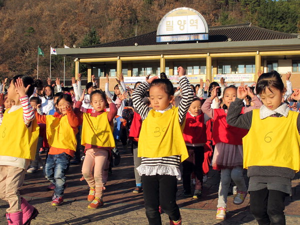 사진이 안 나올때,→ 우칙클릭→ 사진보기클릭: 작성: '한국 네티즌본부' 카페