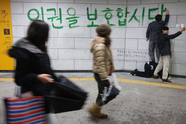 사진이 안 나올때,→ 우칙클릭→ 사진보기클릭: 작성: '한국 네티즌본부' 카페
