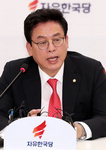 한국당 정우택 대표, 문재인 대통령 만나 "통 큰 협력하겠다"