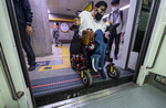 도시철 곳곳 ‘틈새 지뢰밭’…장애인이 위험하다