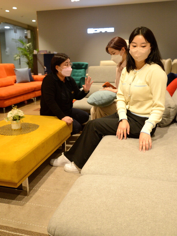포토·동영상 : 안락한 프리미엄 소파 : 국제신문 안락한 프리미엄 소파