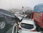 중국서 다리위서 차량 200대 연쇄 추돌 사고 발생