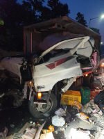 남해고속도 마산 요금소 인근 탑차·트럭 충돌…1명 사망