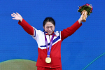 북한 역도 여자 49㎏급 리성금, 세계 신기록으로 금메달 '번쩍'