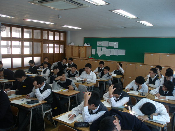 수업시간은 자습시간이 아닙니다 : 부산의 대표 정론지, 국제신문