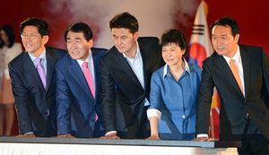 ��� 4�ι�,  2�� �ο� '���'