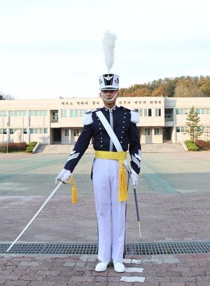 외국인, 공군사관학교 첫 `대대장 생도` 됐다 : 부산의 대표 정론지, 국제신문