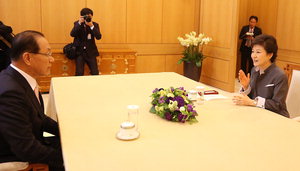 '¼ºÃß¹® Á¤±¹' Á¤¸é µ¹ÆÄ¡¦³²ºÏ ´ëÈ·Î ±¹¸é Àüȯ