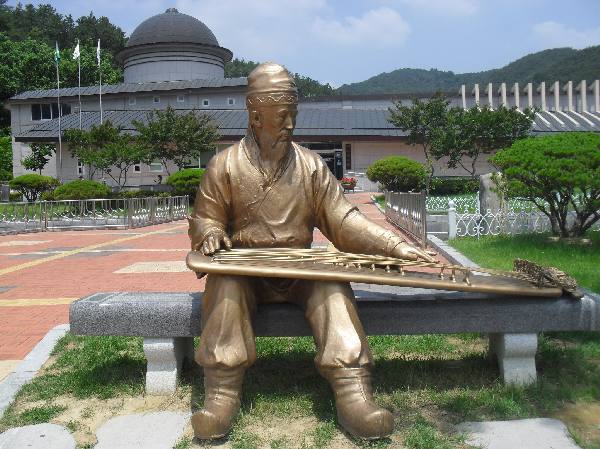 가야금의 창시자 우륵박물관 찾아보니… : 부산의 대표 정론지, 국제신문