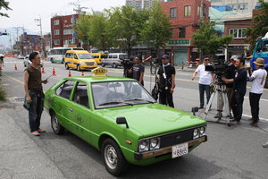 ���Ϲٱ��� �ϳ����� '�߾�'�� �Ѿ� �ô��� '����'�� ��Ҵ�