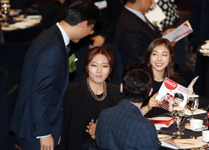 �迬�ơ��̻�ȭ, ��ī�ݶ� ü����� ����