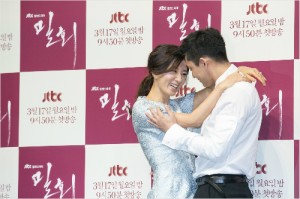 �̾��� ������ 19�� ���� ����ֿ� 19�� Ű���š�'��ȸ' ����� ���� �� ���� ��Ų�� ����