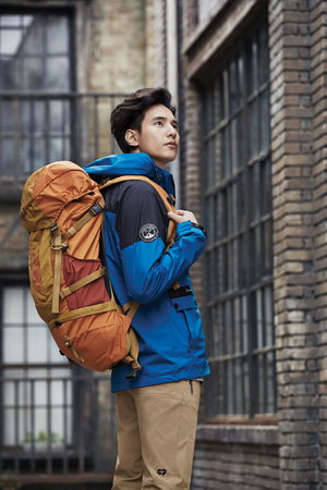 ����, �ƿ����� '������' �𵨷� 3��° Ȱ��