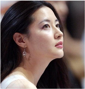 ÀÌ¿µ¾Ö 10³â¸¸¿¡ ÄĹé, '»çÀÓ´ç' Ã⿬ È®Á¤¡¦Á¦2ÀÇ ´ëÀå±Ý µÉ±î? '±â´ë'