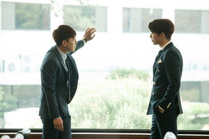 '¼øÁ¤¿¡ ¹ÝÇÏ´Ù' Á¤°æÈ£ À±Çö¹Î, ±è¼Ò¿¬°ú ȸ»ç µÎ°í ±â ½Î¿ò¡¦±äÀå°¨ °íÁ¶