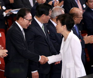 ¹Ú ´ëÅë·É, ºÏÇÑ µµ¹ß¡¤ÀϺ» ´ãÈ¿¡ ÀýÁ¦µÈ ºñÆÇÀ¸·Î »õ·Î¿î ¹Ì·¡ ¹æÁ¡