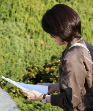 [���Ӵ�]�뺻�� �����ϰ� �ִ� �̿���