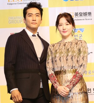 �̿���, �۽��� ���Ӵ����� �߱� �ܳ��Ѵ�