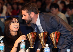 �ѱ� ���� 6�� ����������Ʈ '�պ�'�� �ߴ�