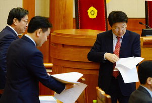 ��ȸ �븮�δ� 297�� �з� ź�ٽ��� ���� �ǰ߼� ���翡 ����