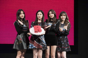 ���座��, �±� �̾� �븸 ù ���θ�� ��Ȳ���� ����