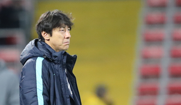 정몽규 회장, <b>신태용</b> <b>재신임</b>...축구대표팀, 내달 세르비아.콜롬비아와 ...
