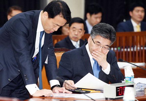 ¡°¹ö´×½ã »ç°ÇÀ¸·Î ¼ö»ç ´ë»ó ¿À¸¥ ÇöÁ÷ °æÂû°üÀº ÃÑ 6¸í¡±