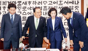 À±¼®¿ °ËÂûÃÑÀå Èĺ¸ÀÚ Àλçû¹®È¸ º¸£´Â Çѱ¹´ç¡¦±¹È¸·Î ÄĹéÇϳª