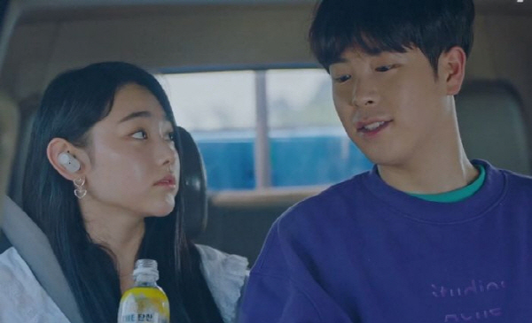 스포츠·연예 : '호텔 델루나' 커플 강미나·피오…두 사람 나이는? : 국제신문