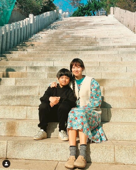 ‘동백꽃 필 무렵’ 필구 성장... “이제 필구-동백” 못 보나, 인증샷 화제 : 부산의 대표 정론지, 국제신문