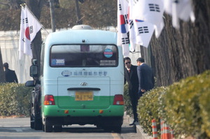 °ËÂû, ÀÌ·ÊÀû û¿Í´ë °æ³» ÁøÀÔ¡¦¼º°°ü¼ ¾Ð¼ö¹° °Ç³× ¹Þ¾Æ