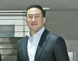 LG ±¸±¤¸ð ¡°Äڷγª ½Ã´ë¿£ ¡®Áý¿äÇÔ¡¯¡±¡¦SK ÃÖÅ¿ø ¡°Äڷγª¸¦ ¼ºÀå°è±â·Î¡±