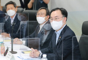 ���� �� �λꡤ�泲 4��, ����������� ù ����