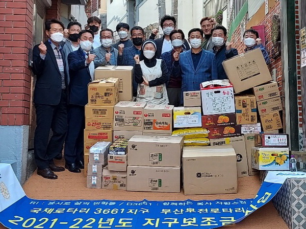 부산부전로타리클럽, 범일동 우리들의 집에 마스크와 식료품 전달 外 - 뉴스 썸네일 이미지