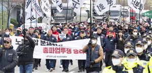 ¹Î³ëÃÑ ºÎ»ê½ÅÇ×¼ ´ë±Ô¸ð ¿¬´ë ÅõÀ¡®¼è±¸½½ Å×·¯¡¯ 3¸í ¿µÀå