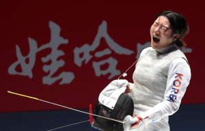 ȫ����, ����� �÷ڷ� �������� ���޴�