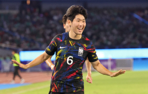 ������ �ƽþȰ��� �ѱ� ���� �౸ �߱��� 2-0 �¸�