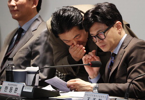 æ¨ ÁÖ·ù ¡®Çѵ¿ÈÆ »çÅð ¿ä±¸¼³¡¯ ëÅ ÀÇÁß?¡¦ùÛ ¡°ÇÒ ÀÏ Çϰڴ١±