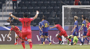 ÆÄ¸®Çà ±æ¸ñ¼ Çѱ¹ Ã౸ ·¹Àüµå°¡ ¸ÂºÙ´Â´Ù