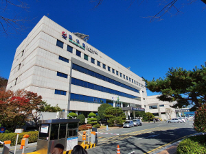 ���������� ¡����� ������ ���̽��ǽ� �����ߴٰ� ����