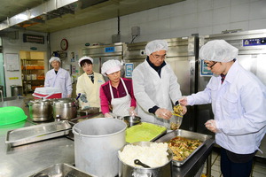 ºÎ»ê Çлýµé ¹ä½É ì±ä´Ù¡¦¹«»ó±Þ½Äºñ 8% ¿Ã¸®±â·Î