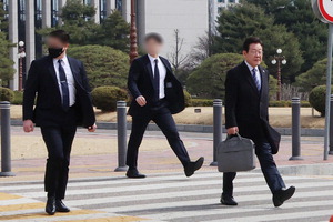 ÀÌÀç¸í ¡°ÇÙ¹«Àå? ÝÁó·³ °í¸³µÉ °Í¡±¡¦±Ç¿µ¼¼ ¡°¿Ü±³±îÁö Á¤À