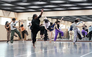 [��ȭ������] ������ �ȹ����� ���� �λ� ��۵顦���� �Ѱ踦 �մ�