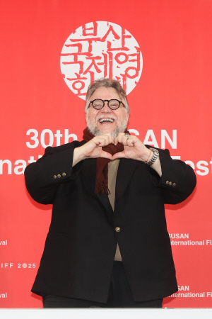 ±â¿¹¸£¸ð µ¨ Åä·Î "±«¼ö´Â ¿Ïº®ÇÏÁö ¾ÊÀº Àΰ£ ´ëº¯"