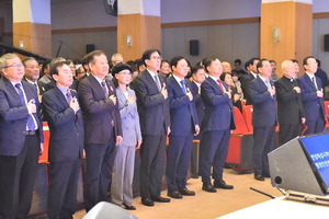 �� �θ����� ������ 16�� â�������Ѹ� 4�� ���� ����