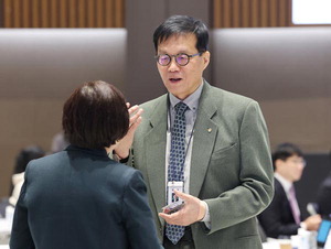 �ݸ� 6���� ���� ���� ��ȯ�������� �Ҿ� ������