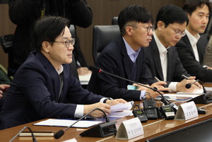 ¡°Ç°¸ñ°ü¼¼ ¶Ç ¿Ã¸±¶ó¡± ¡°Å« ¿µÇâ ¾øÀ» °Í¡± ¾ù°¥¸° Àü¸Á(Á¾ÇÕ)